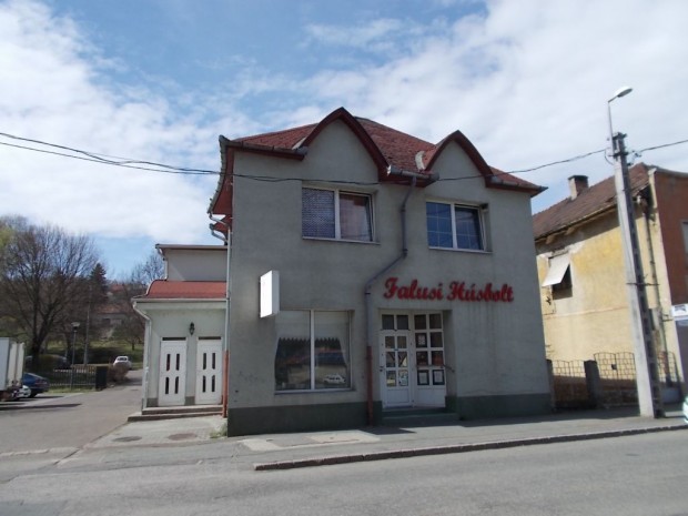 �zd, 48-as �t, 300 m2-es, csal�di h�z, 3+1 szob�s, j� �llapot�