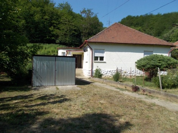 �zd, Damjanich �t, 90 m2-es, csal�di h�z, 3 szob�s, j� �llapot�