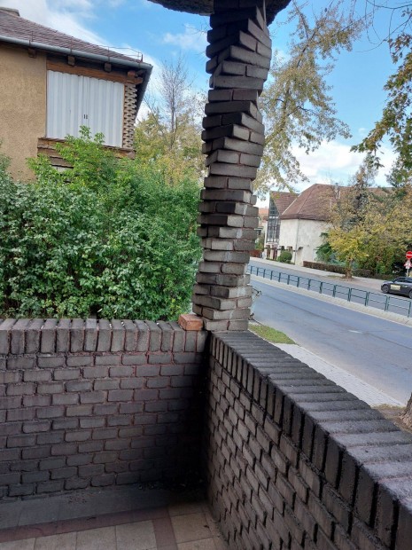 �zd, Munk�s �ti lak�s