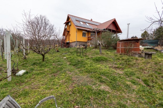 P�KOZDI CSAL�DI H�Z GAZD�LKOD�SRA ALKALMAS NAGY TELEKKEL!