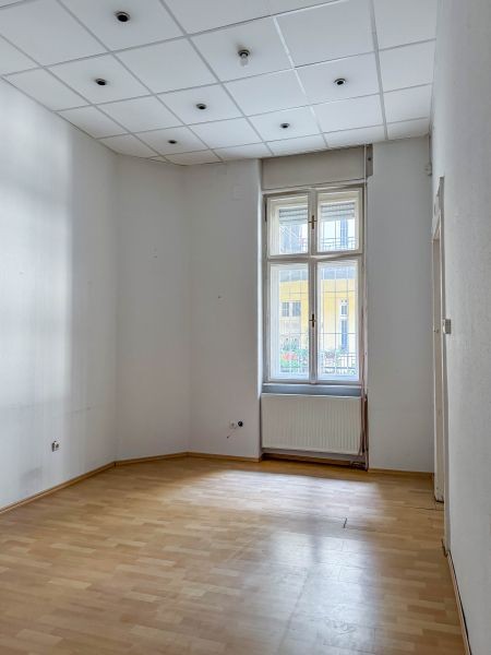 PRATLAN LEHETSG A MSODIK KERLETBEN  KT LAKSS ALAKTHAT,