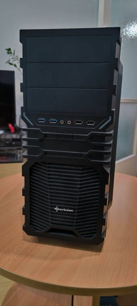 PC: I7 6700, 2x8GB DDR4, Asus AMD Radeon R9 270