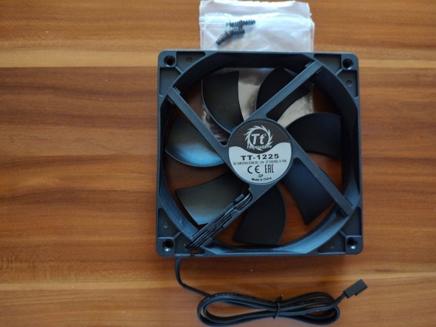 PC ház ventilátor Thermaltake TT-1225 (Fekete, 12 cm), új