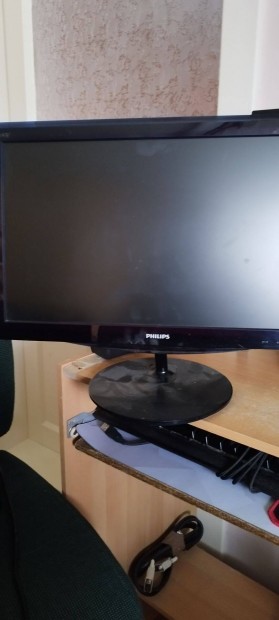 PC monitorral eladó