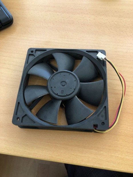 PC ventiltor AUB1212M