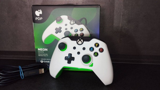 PDP Neon White vezetkes Xbox One / Series S/X Windows PC kontroller