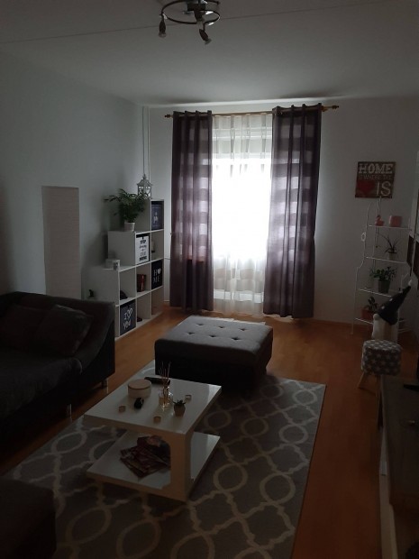 PECS Kertv�rosban Lak�s