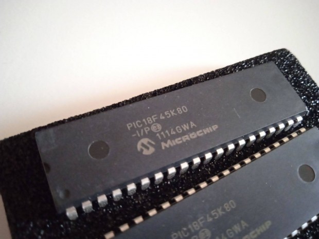 PIC18F45K80 I/P mikrokontroller 32kB; 64MHz; 1,85,5VDC; THT; DIP40;