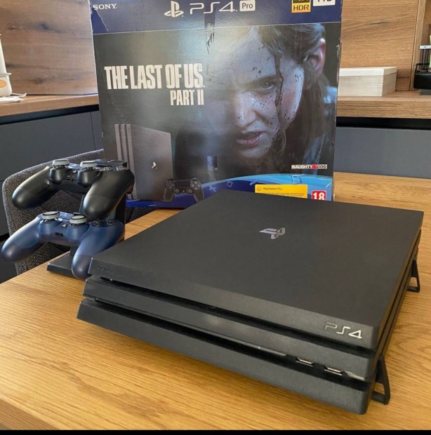 PS4 1TB megkmlt konzol, 4 jtkkal 2 kontrollerrel elad