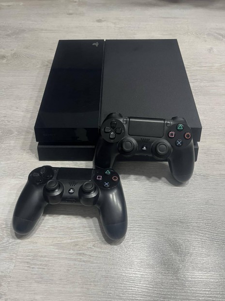 PS4 500GB + 2 kontroller + Hori Racing Wheel + jtekok