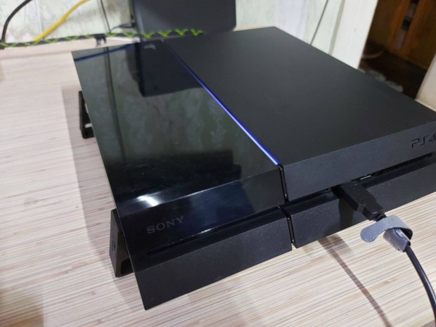 PS4 Henezhet 10.50 - es Szoftver! Plomba p, nem volt bontva!