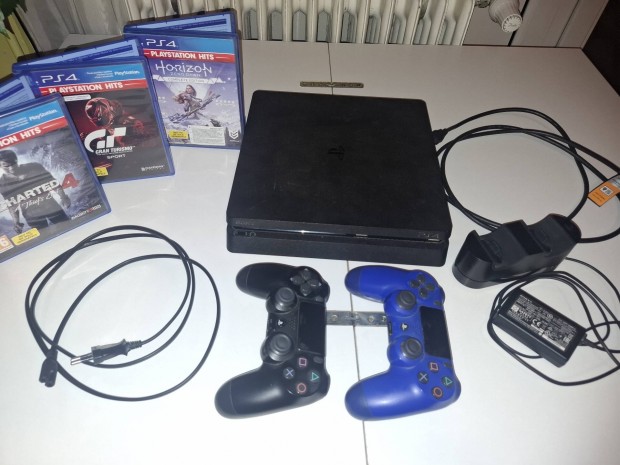 PS4 Pro 1TB trhellyel es jszer llapotban van