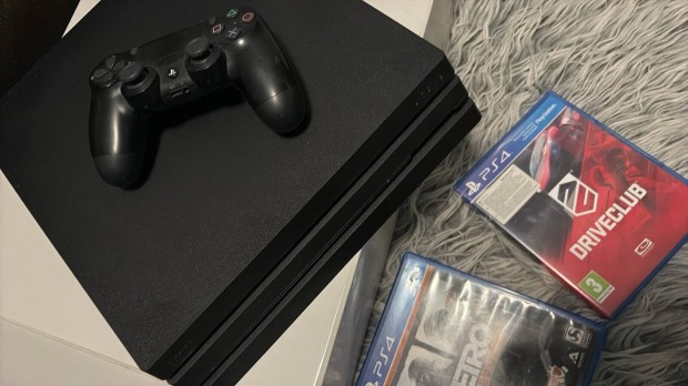 PS4 Pro 1 TB - 5 jtkkal