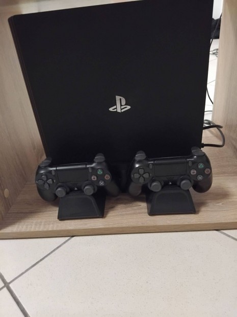 PS4 Pro 1 Tb 2 karral Playstation 4 ingyen GLS szállítással