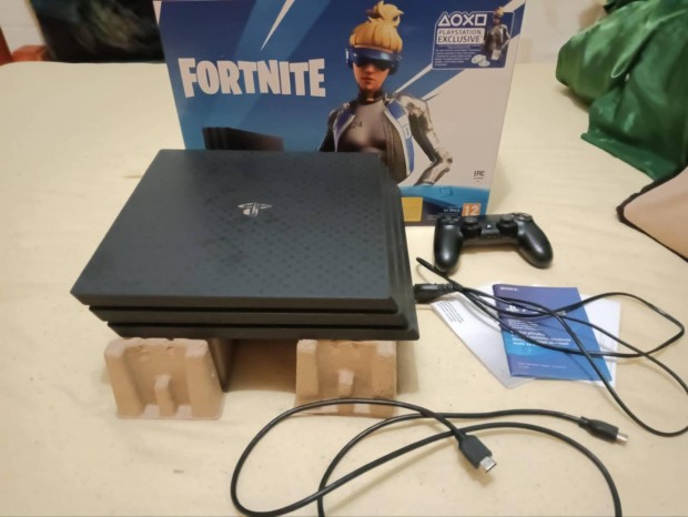 PS4 Pro újszerű