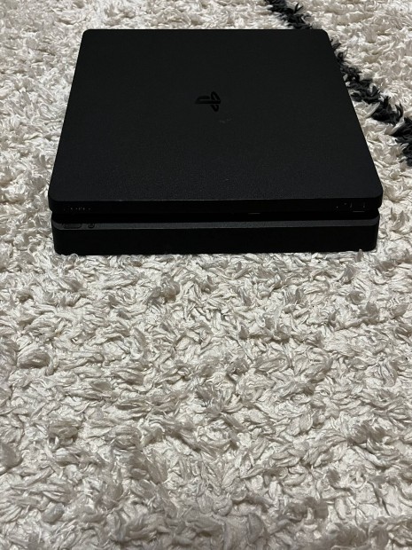 PS4 Slim 1TB + Uncharted Collection