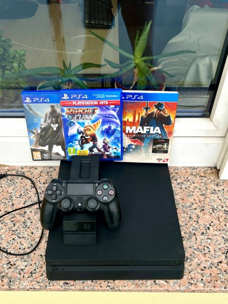 PS4 Slim 1TB-os 3db jtkkal,frissen pasztzott, kontrollertltvel