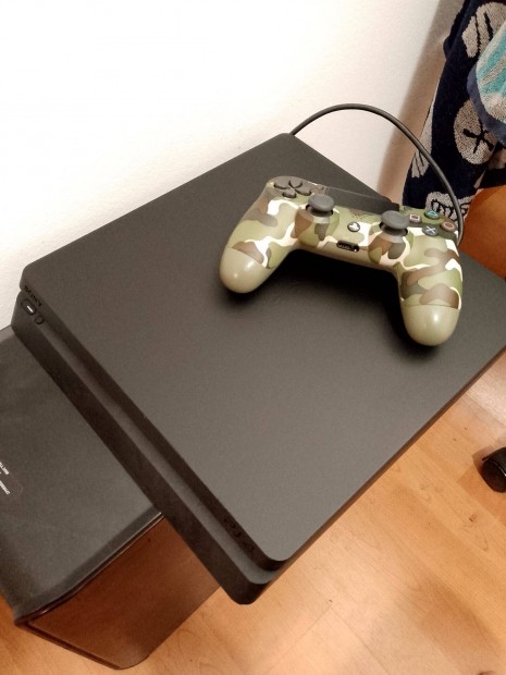 PS4 Slim + Kontroller