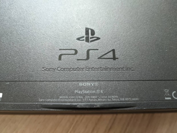 PS4 + 2db kontroller