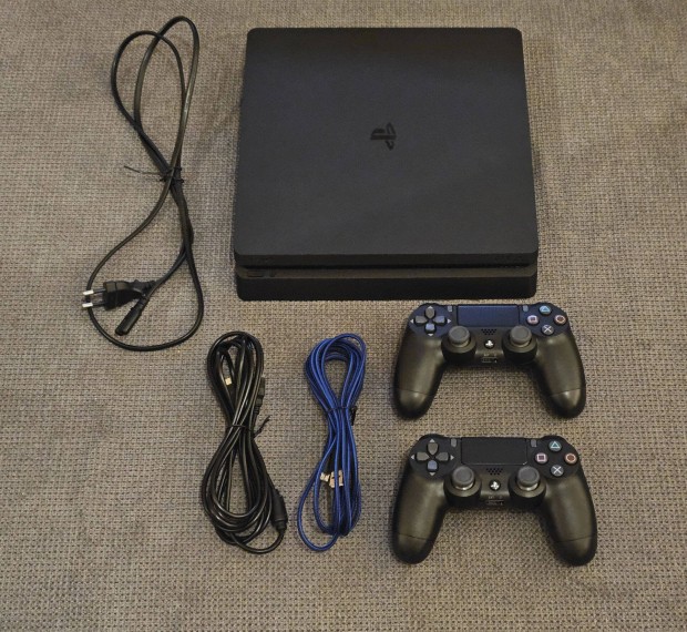 PS4 konzol + 2 db dualshock wireless controller