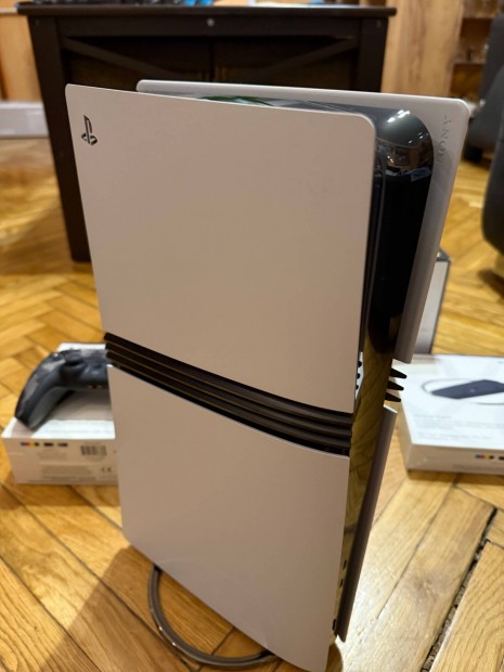 PS5 Pro 2TB garancia, 2 kar + kiegészítők