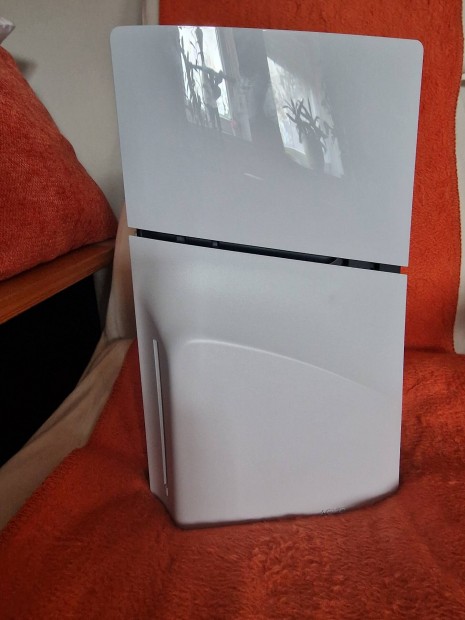 PS5 Slim Lemezes 1TB + Kieg.