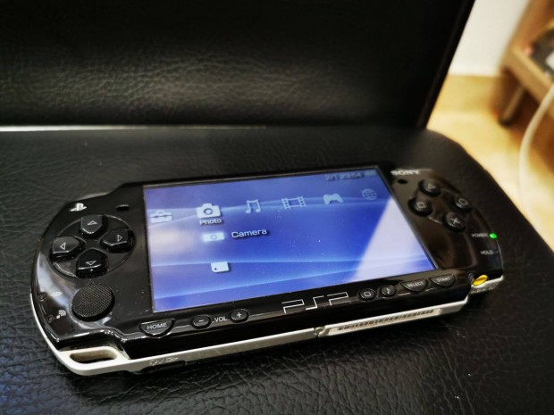 PSP 2004 + 4 GB memóriakártyával, szaküzletből, 3 hó gari