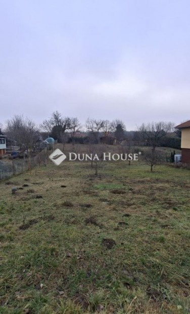 PUSZTASZENTISTV�NI R�SZ�N �J �P�T�S�, 3 SZOB�S OTTHON SAJ�T  KERTTEL!