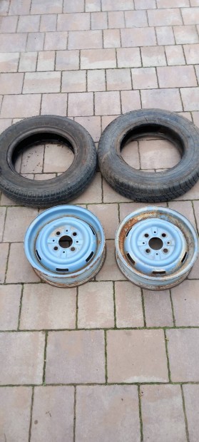 P 126 felni 12 colos gumikkal