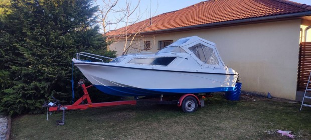 Pacific 550 kabinos hajó