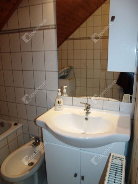 Pacs�n apartman lak�s kiad�