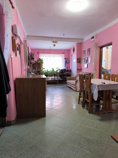 Pacs�n v�rja �nt egy 3 szoba plusz nappalis, 99 nm-es t�gla csal�dih�z