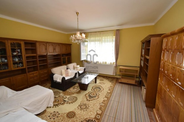 P�kai elad� 121 nm-es h�z