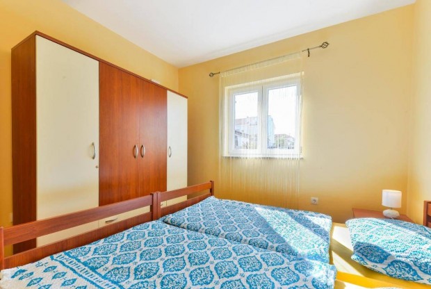 Pakostane-ban 4+2 fs apartman kiad Zadar 35km