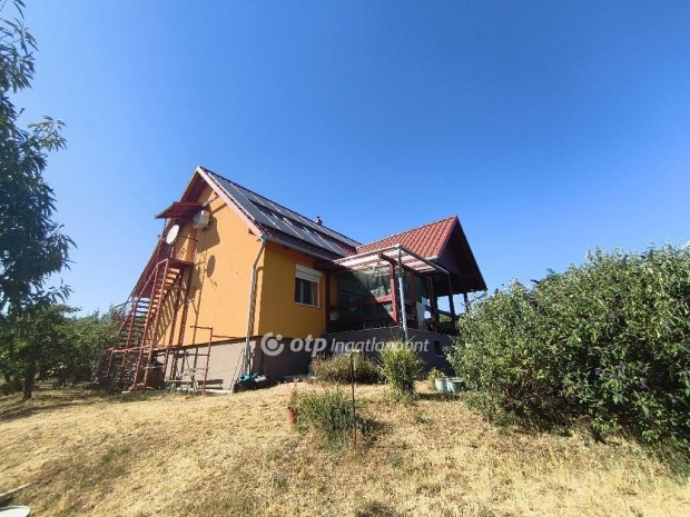 P�kozdi 132 nm-es h�z elad�