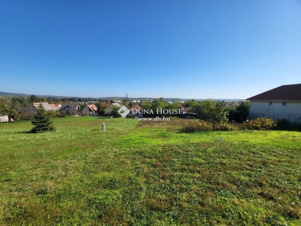 Pákozdi eladó 2374 nm-es telek