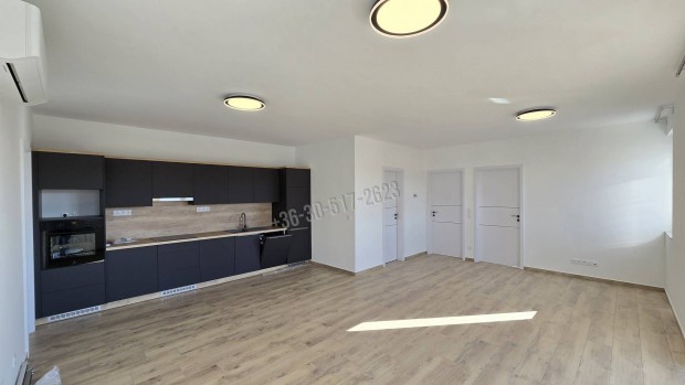 Paks, k�zpontj�ban els� emeleti k�t h�l�szoba plusz amerikai k 1063_gz