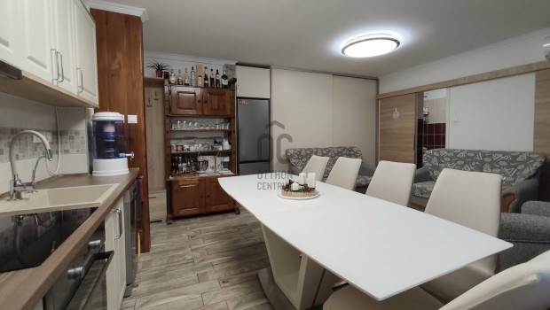 Paks k�zpontj�ban 3 szoba + nappali t�glalak�s elad�