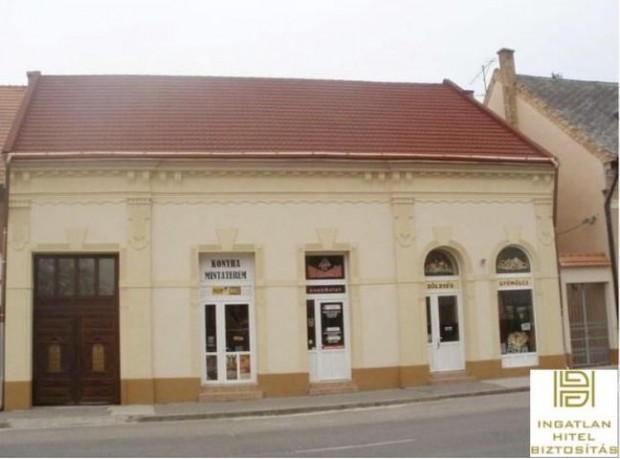 Paks �v�ros�ban ingatlan elad�! D59