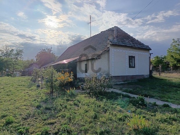 Paksi elad� vegyesfalazat� csal�di h�z