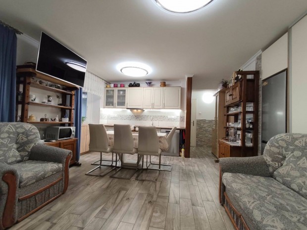 Pakson 83nm szigetelt t�glalak�s elad�