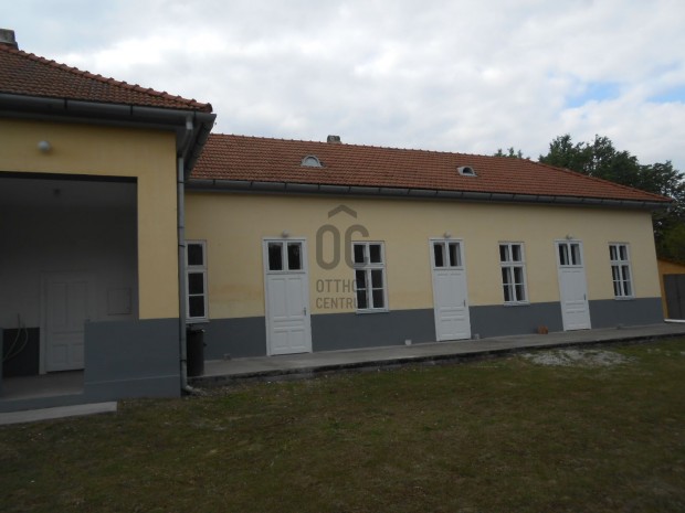 Pakson Atomer�m� k�zvetlen k�zel�ben munk�ssz�ll�s elad�, kiad�.