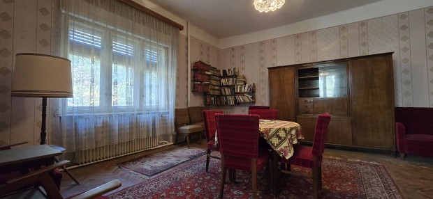 Pakson f�ldszinti t�glalak�s elad�