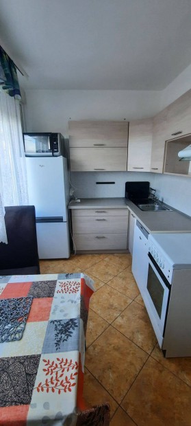 Pakson lak�s kiad� hossz� t�vra