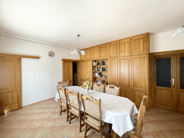 Pakson �r�k panor�m�s t�gla �p�t�s� csal�di h�z elad�! D91