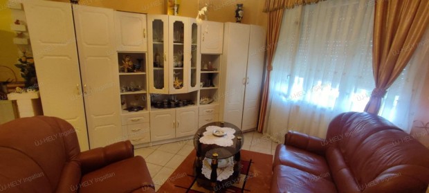 P�lh�za telep�l�sen elad� 2 szob�s csal�di h�z