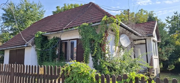 P�lh�z�n 2 szob�s 70 m2-es csal�di h�z terasszal �s gar�zzsal elad�