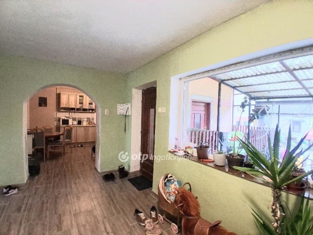 P�lmonostorai 83 nm-es h�z elad�