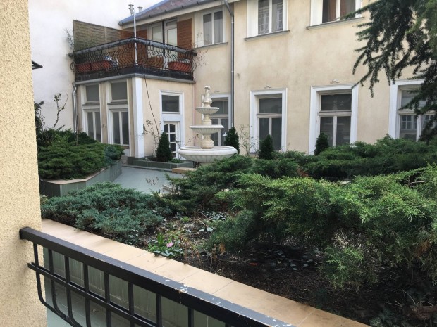 Palotanegyedben Alb�rlet kiad�-alacsony rezsivel, mediterr�n terasszal