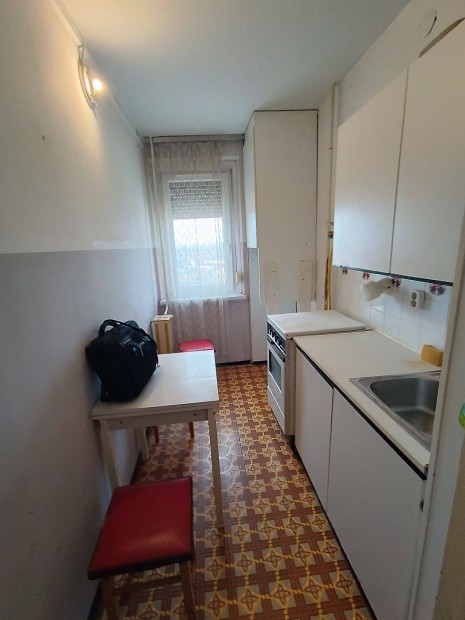 Palotav�rosban 1,5 szob�s, erk�lyes lak�s